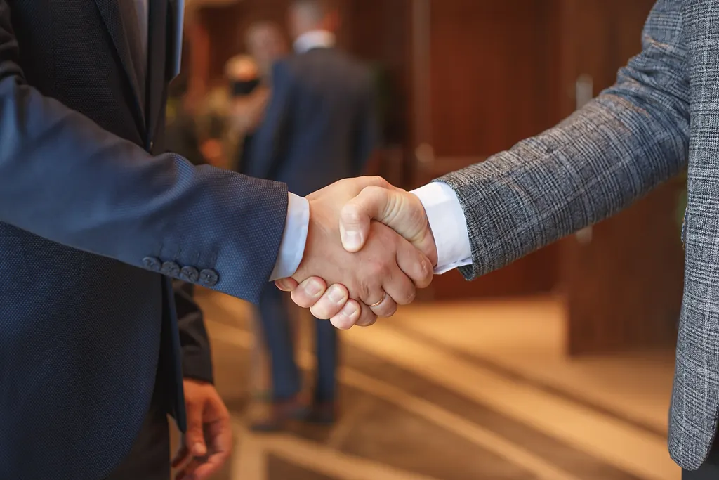 Handschlag zweier Geschäftspartner